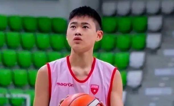 广东锋线人才济济许钟豪不用续约赵维伦带队大胜