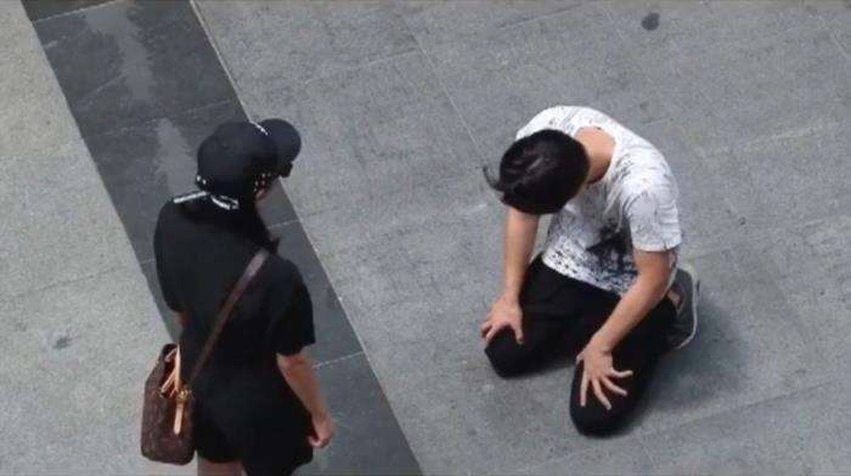 老公在外面找小三还有了私生子,下跪忏悔痛改前非,该不该原谅?