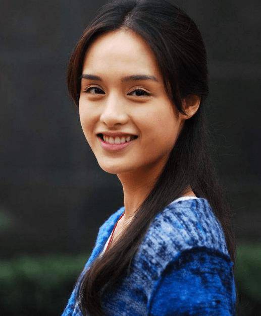 她17岁登上春晚,26岁裸婚嫁外卖小哥,如今把丈夫捧成双料影帝_饶敏莉