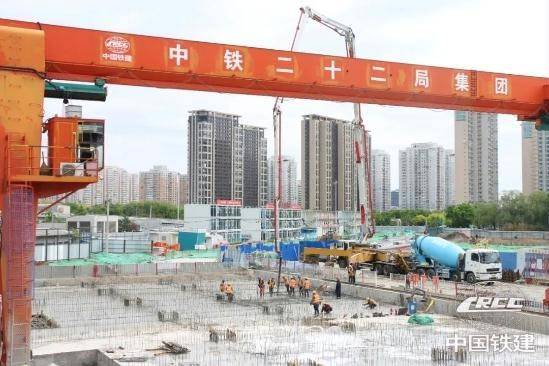 北京地铁17号线望京西站工程主体封顶_施工_车站_接头