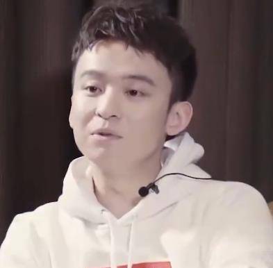 董子健还利用年纪小的优势拿下了最佳男主角.十号.
