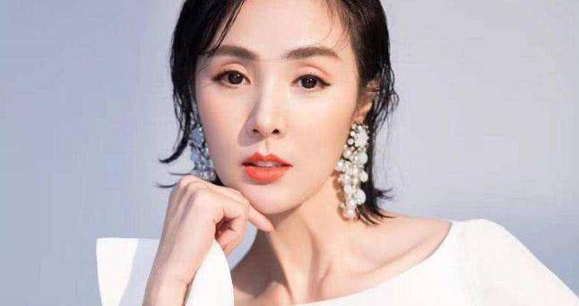 两人都是黑龙江人,她们的身上有着东北人的大气,在东北籍女演员中这