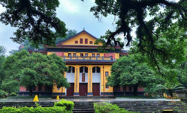 靖江王府是市内集风光和历史为一体的风景区,桂林示范学院也在这个