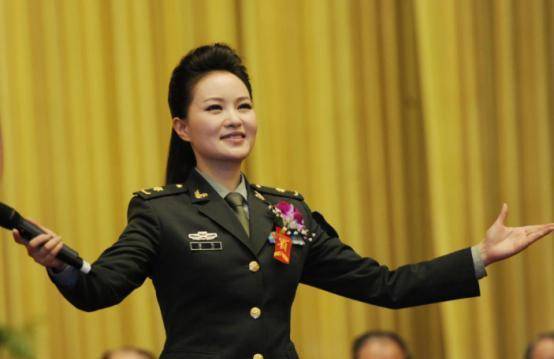 她是知名歌唱家,优秀演员,事业高峰期嫁豪门,丈夫也不简单_雷佳_实力
