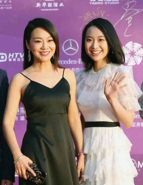 12位中年女星素颜曝光董洁逃不过发腮殷桃更是嫩到离谱