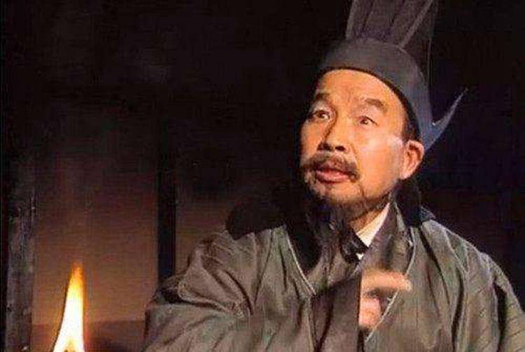 他在曹操面前充分的施展了才智,却从来没有被曹操嫉恨过,这个聪明人