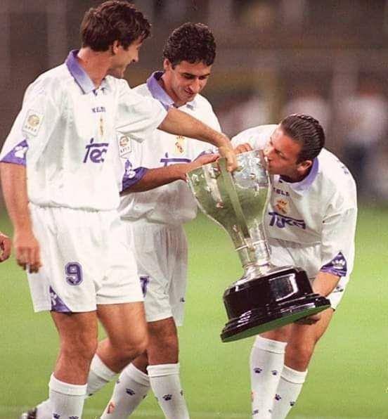 96/97赛季,由劳尔,达沃·苏克和米亚托维奇组成的锋线帮助皇马再次拿