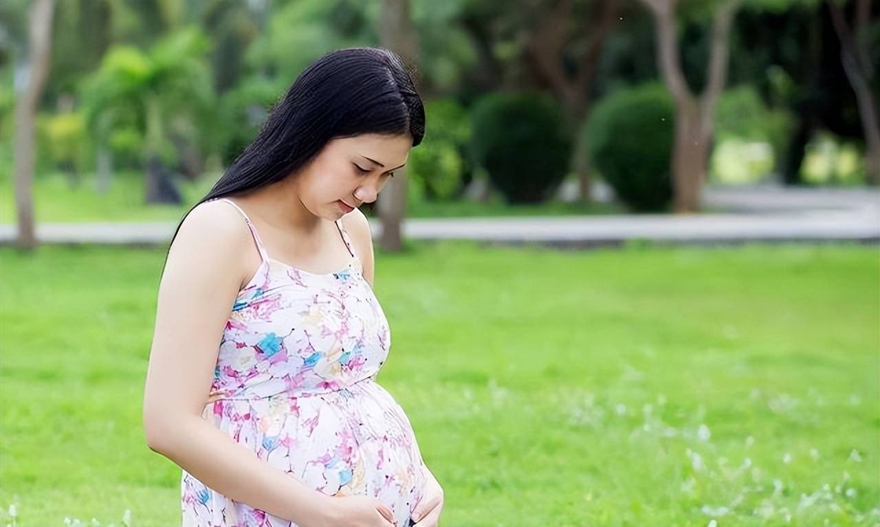 ＂别对孕妇过度照顾＂,papi酱自曝怀孕8个月还加班,你怎么看？