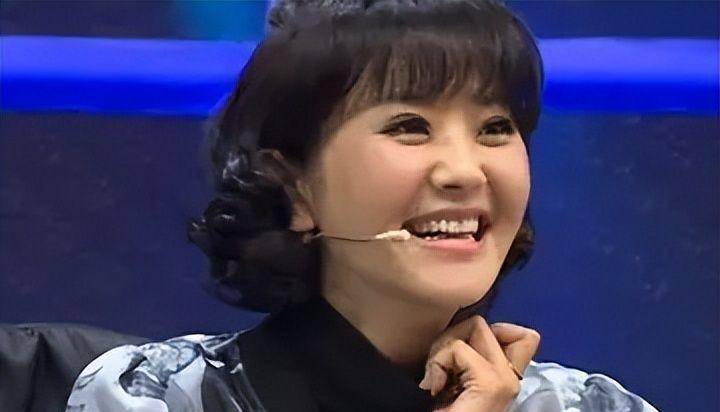 有一次方琼感冒失声,他不想向领导请假.