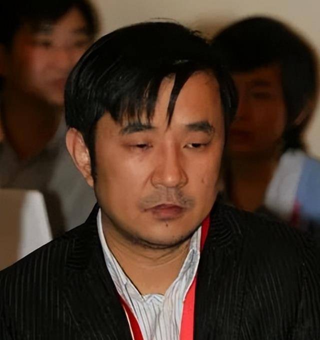 破产后欠800亿,套61亿带小女友出逃,亲爸离世都不回去_王永红_工作