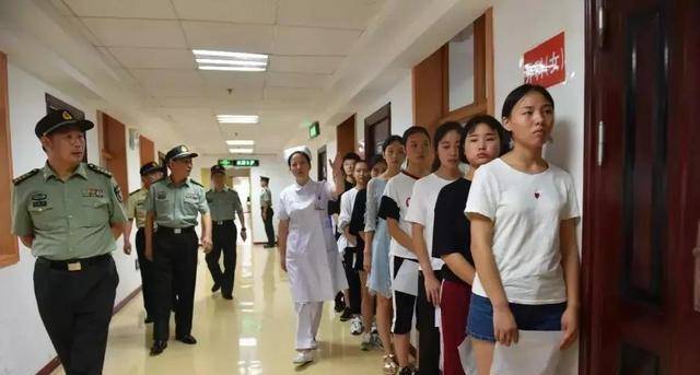 女孩当兵前的体检,严格的让人难以想象_女兵_检查_女性
