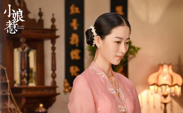 小娘惹中的90后美女:一位中戏毕业,一位北电就读,她是民航校花_肖燕