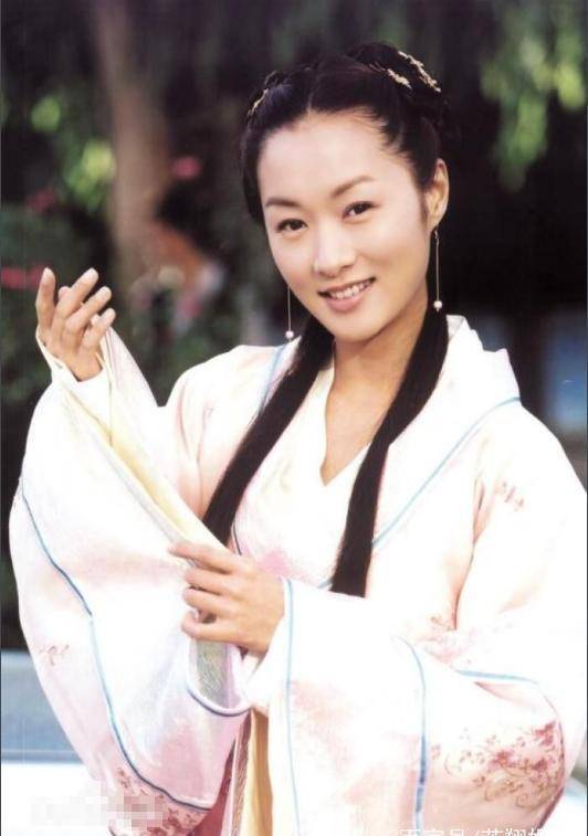 她是永远的"怀玉公主,曾惊艳一时却至今未婚,现47岁貌美依旧_郑家榆
