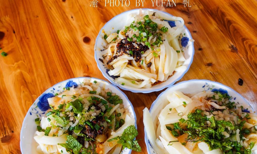 重庆双江古镇有家特色凉粉店,祖传秘方味道好,5元一碗年入100万_潼南