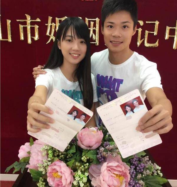 苏炳添与漂亮妻子庆祝结婚5周年,儿子3岁她像大学生青春靓丽_林艳芳