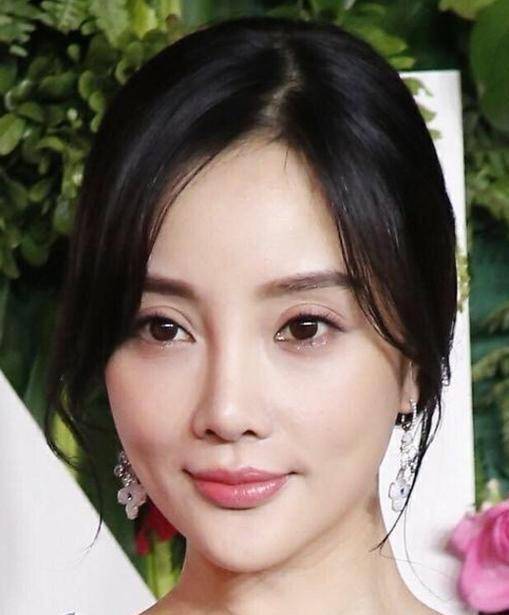 39岁李小璐,分手后彻底放飞自我,一身嘻哈风格秒变2