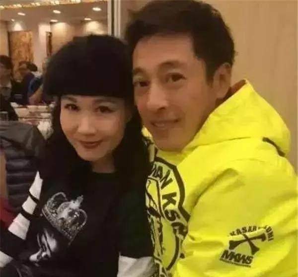 周星驰训练班同学,老公是最帅令狐冲吕颂贤,两人携手走过23年_麦景婷