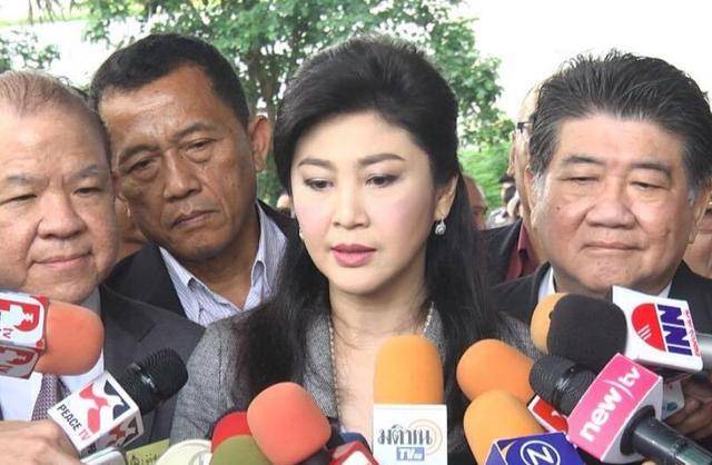 原创英拉兄妹刷存在感泰王住院后登上皇家海报高颜值碾压苏提达