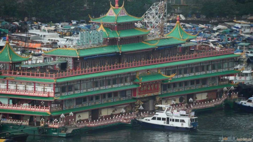 香港46年历史的珍宝海鲜舫拖航中沉没