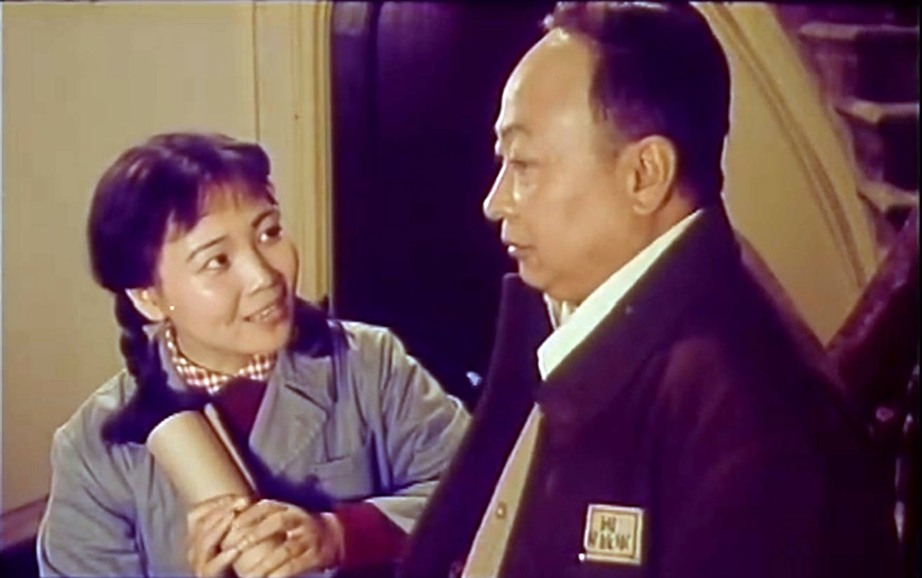 如曹坤其,他1976年从上戏毕业后,也被分配到上影厂做演员,参演了