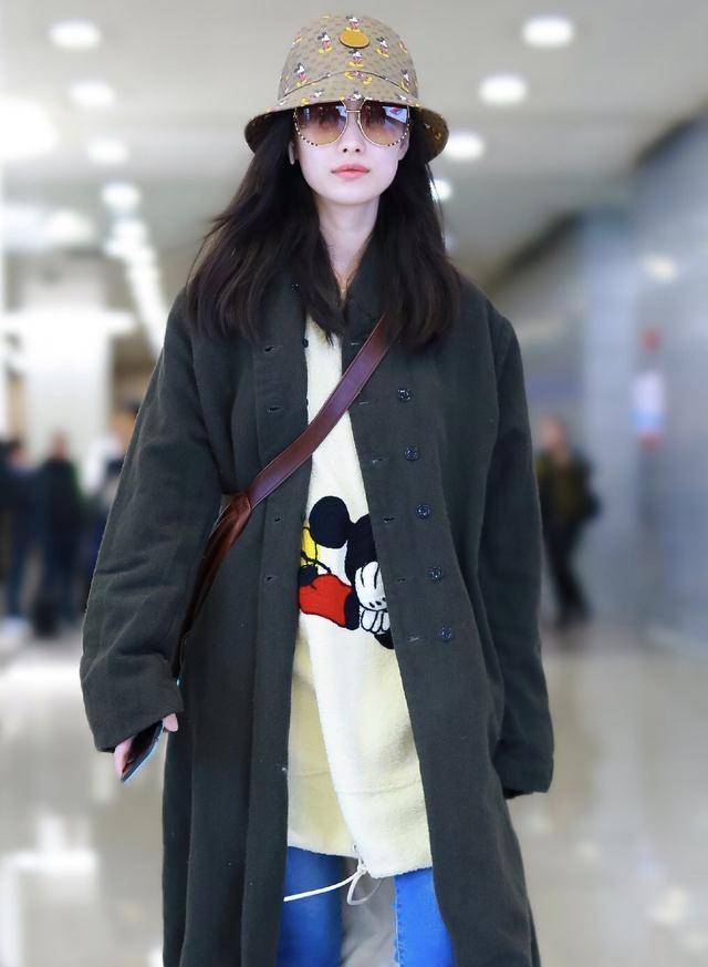 原创倪妮初春穿搭模板更新长款外套太臃肿气质好就够了