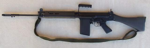 fn fal自动步枪的精准度高,威力大,在上世纪八十年代期间,也作为雇佣