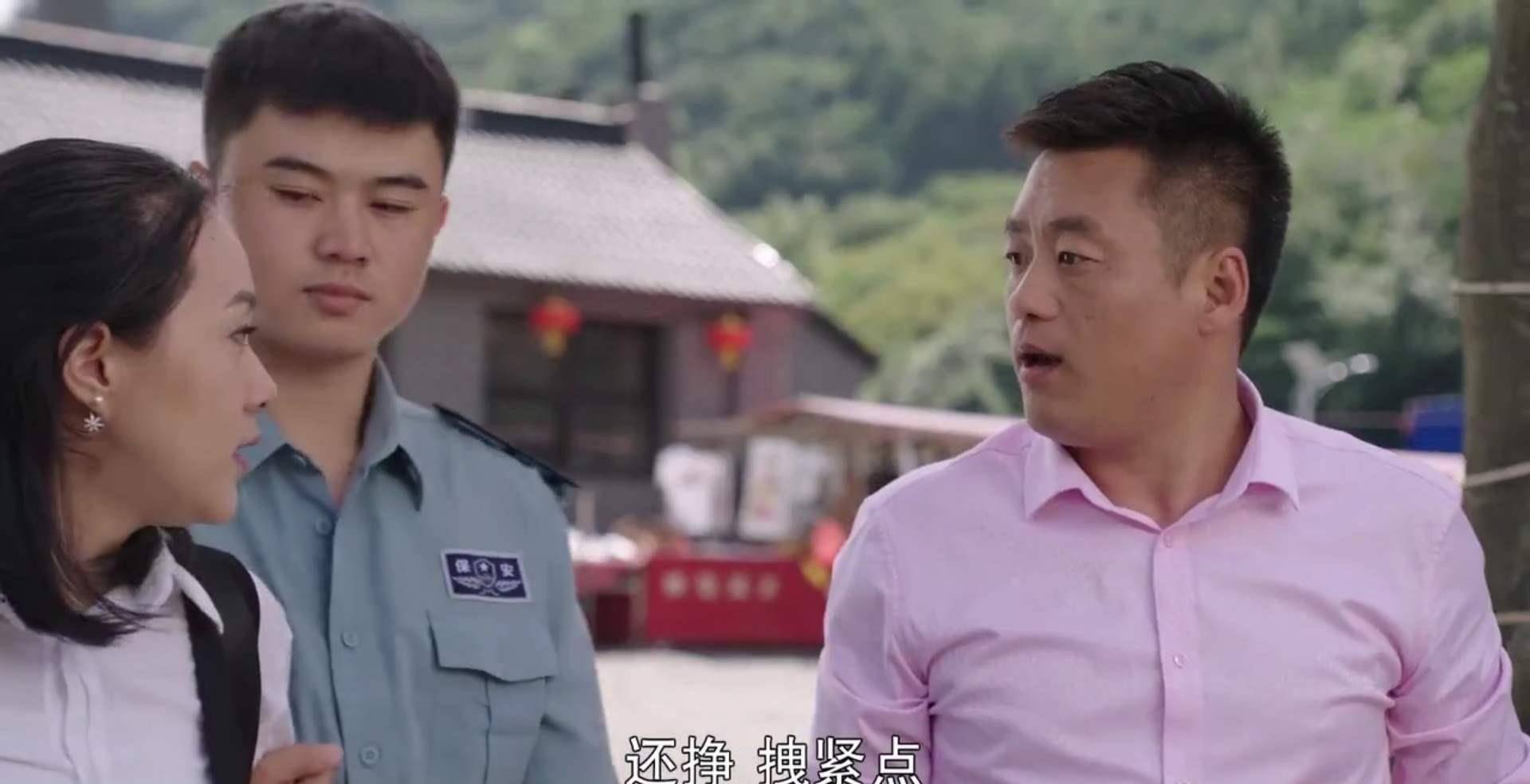 他是国家二级演员,在妻子生病后依旧不离不弃,如今