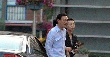 然而,董卿面对爱情的同时,还面临着密春雷前妻留下来的两个孩子.