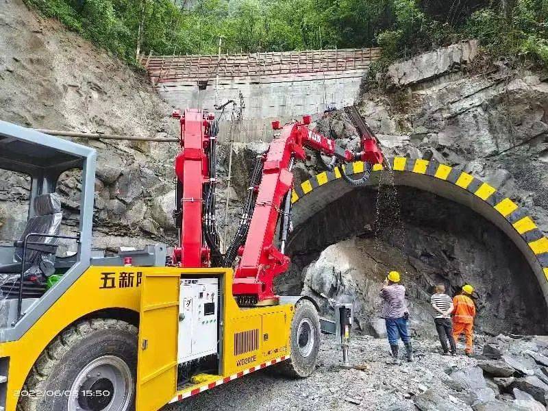 五新双曲臂凿岩台车攻克"武陵天险"宜来高速!_施工_隧道_掘进