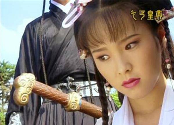 45岁"佩瑶妹妹"现身,网友:搭档张艺兴,王一博演新剧_天心_赵燕翎_观众