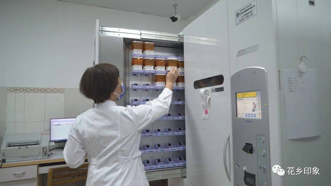 安全便捷横州市人民医院住院药房全自动片剂摆药机正式上岗