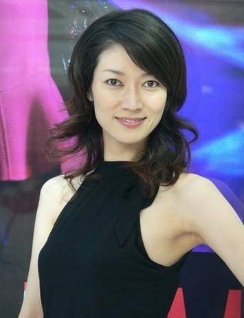 2011年,因在年代历史题材剧《钢铁年代》中饰演的铃木加代而广受关注