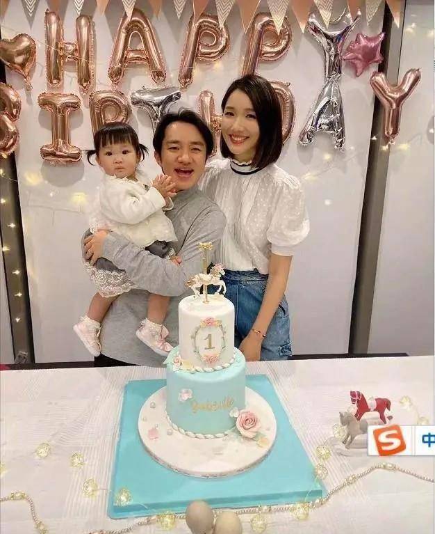 感觉王祖蓝是个好老公,李亚男满脸幸福的模样,完美展示了身高不是差距