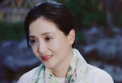 她被称为"古装女神",为老公守寡10年,今53岁重获