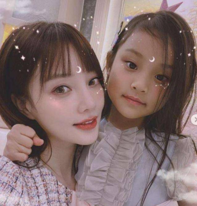 一:李小璐李小璐和pg one的瓜许多人都吃过,在2017年过元旦的时候,贾