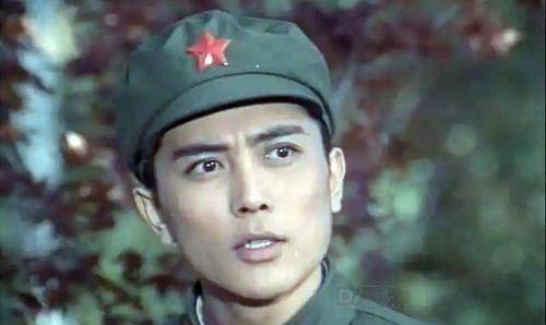 在拍摄《白桦林中的哨声》电影时,卢君遇到了他作为演员来说巨大的