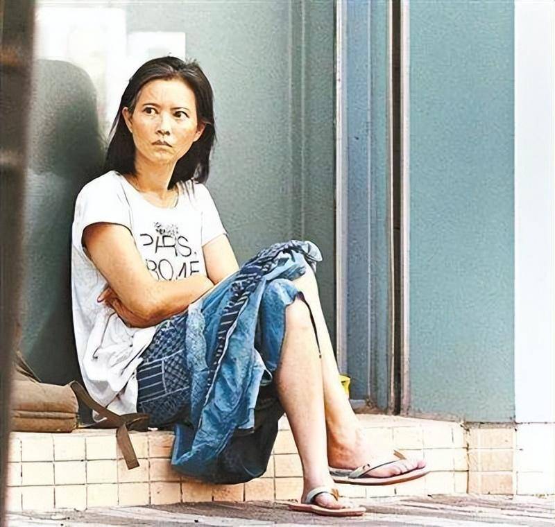 当蓝洁瑛前来认领时,许多媒体向她追问蓝洁瑛的尸检报告,但无论他们