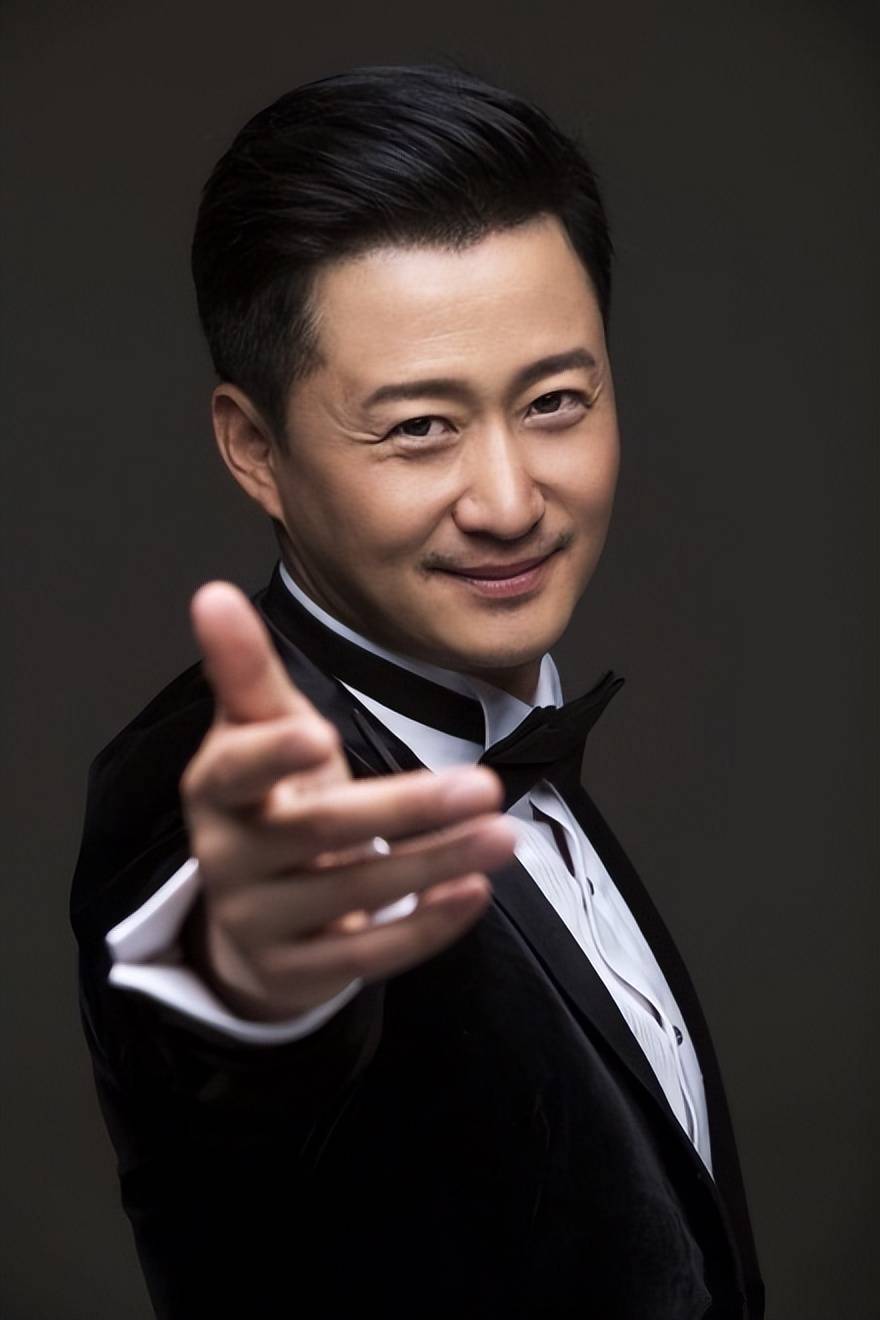 老婆谢楠晒出1张古装帅照,吴京的回应太直男了_妻子_照片_网友