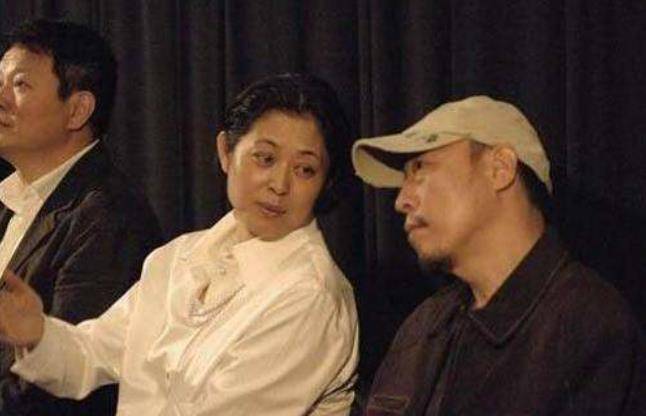 他的老婆就是倪萍的妹妹倪炜