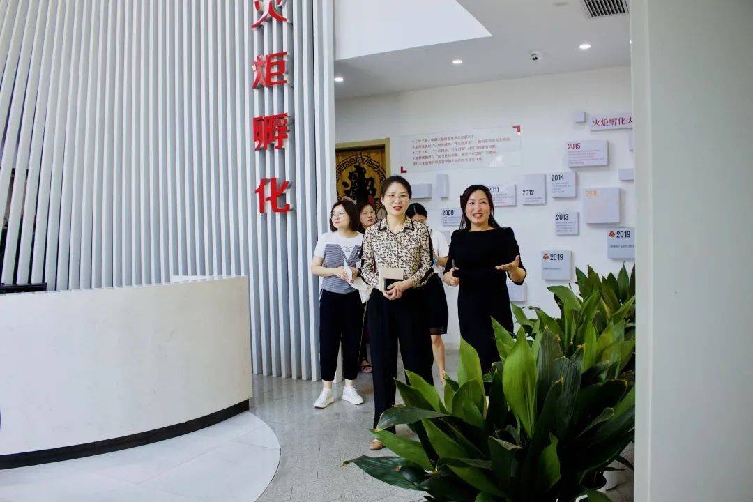 武汉硚口区副区长孙嘉一行到访火炬孵化苏州总部
