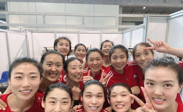 3-2！梦回里约奥运会！中国女排逆转取胜巴西女排