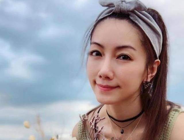 米乐M6 M6米乐不当明星当老师42岁的林韦君专攻瑜伽素颜状态好到飞起(图6)