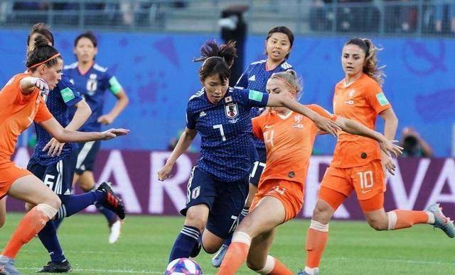 10场狂轰22球！中国女足太强了，日本感应担忧，央视曲播决战台北