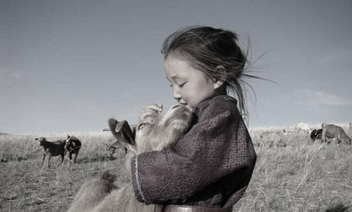 蒙古女杰奇俊峰：21岁丧夫，25岁成中将，32岁与独子命丧小人之手