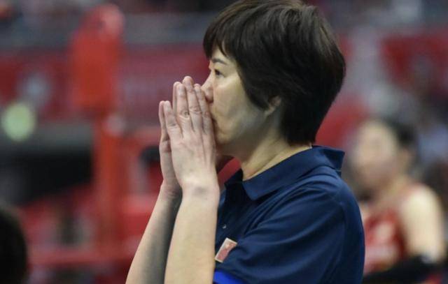 郎平采访哭了！中国女排拿世界杯实不容易辛苦郎指点和列位队员