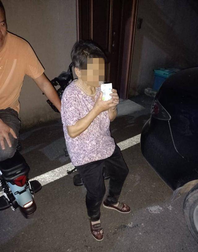 华为手机怎么导入sim卡
:79岁妈妈来杭探亲没几天，出门遛弯找不到回家的路了……