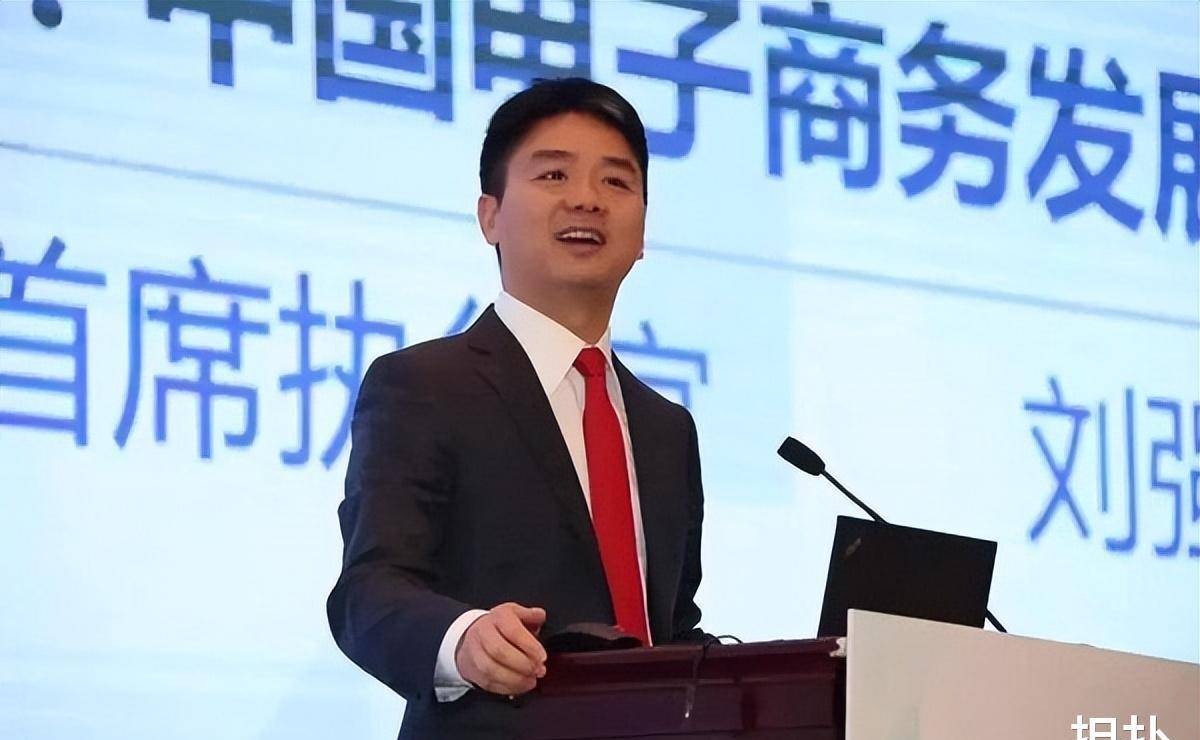 原创刘强东老家大宅被泼油漆，原来非本村人干的，而是来路不明者所为