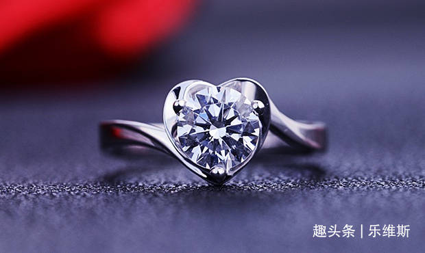原创
            钻石婚戒如何挑选爪镶？哪种爪镶 