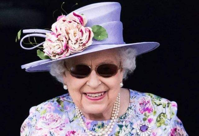 原创
            英国女王为什么对一条三层珍珠项 