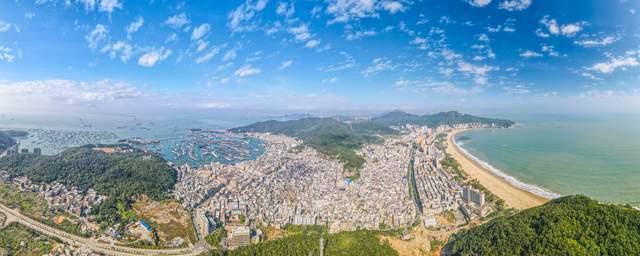 大岁首年月一，海陵岛登高祈福贺新春，悬崖泳池光景奇特秀丽